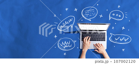 Speech bubbles and a laptop 107002120