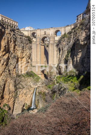 Panoramic view of Puente Nuevo over the Tagus gorge, Ronda, Spain. 107005314