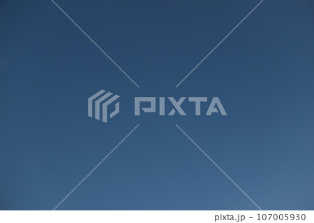 『SDGs 空の色』グラデーション 雲一つない空  #自然 光 トワイライト #背景素材 107005930