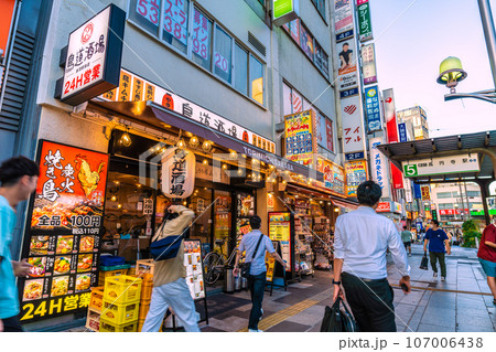 日本の東京都市景観 赤羽駅前の繁華街などを望む 日本の東京都市景観 赤羽駅前の繁華街などを望む 107006438