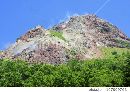 昭和新山と噴煙 昭和新山と噴煙 107009768