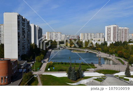 City landscape with Mikhailovsky pond in Zelenograd in Moscow, Russia City landscape with Mikhailovsky pond in Zelenograd in Moscow, Russia 107010059