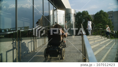 Male nurse meets female patient with disability 107012423