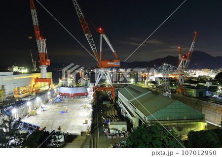 【広島県】歴史の見える丘から見た(戦艦大和の建造ドック)の夜景 【広島県】歴史の見える丘から見た(戦艦大和の建造ドック)の夜景 107012950