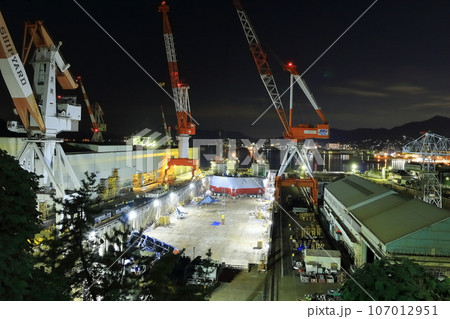 【広島県】歴史の見える丘から見た（戦艦大和の建造ドック）の夜景 107012951