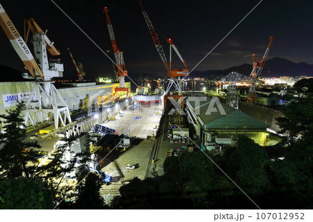 【広島県】歴史の見える丘から見た（戦艦大和の建造ドック）の夜景 107012952