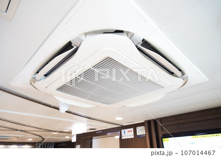 天井埋め込み型の業務用エアコン 天井埋め込み型の業務用エアコン 107014467