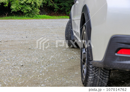 オールシーズンタイヤを装着した自動車 オールシーズンタイヤを装着した自動車 107014762