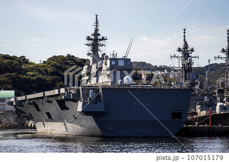 神奈川県の海上自衛隊横須賀基地に停泊するヘリコプター搭載護衛艦「ひゅうが」 神奈川県の海上自衛隊横須賀基地に停泊するヘリコプター搭載護衛艦「ひゅうが」 107015179
