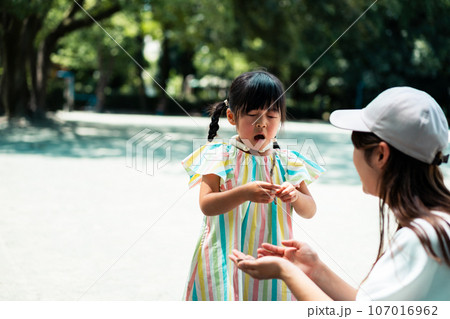 子供の夏風邪 子供の夏風邪 107016962