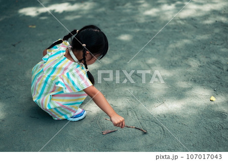 5 years old 107017043
