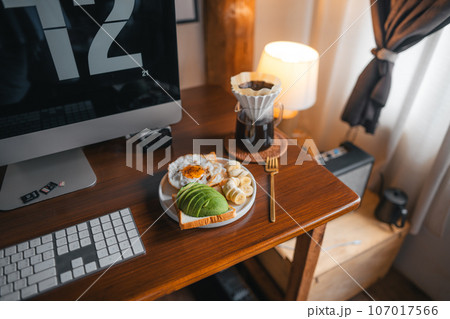 Coffee and breakfast on the desk 107017566