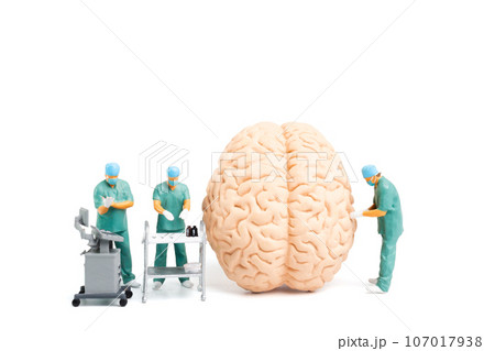 Doctor and nurse medical team are performing surgical operation at emergency room 107017938