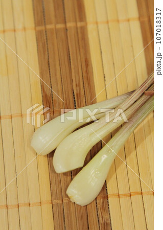 らっきょう 107018317