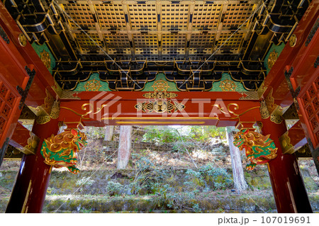 日光 輪王寺 大猷院 二天門の中 107019691