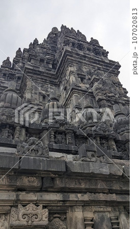 海外旅行、インドネシアの仏教寺院　ボロブドゥール 107020813