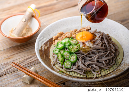 麺類 ネバネバそば おくら料理の定番 おくら納豆そば とろとろ おいしい オクラ （ 夏野菜の定番  107021104