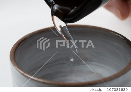 日本酒　注ぐ 107021620