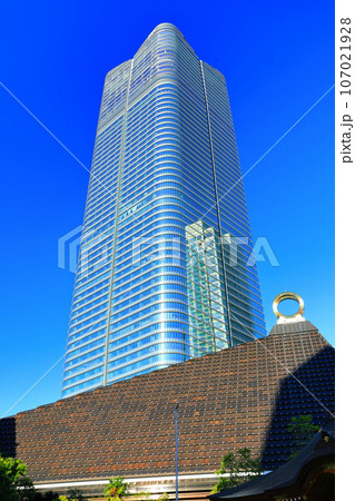 【東京都】快晴の森JPタワーと西久保八幡神社（麻布台ヒルズ ） 107021928