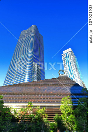 【東京都】快晴の森JPタワーと西久保八幡神社(麻布台ヒルズ ) 【東京都】快晴の森JPタワーと西久保八幡神社(麻布台ヒルズ ) 107021938