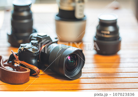 【カメラ】ミラーレス一眼と交換レンズ【フォトグラファー】 【カメラ】ミラーレス一眼と交換レンズ【フォトグラファー】 107023836