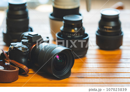 【カメラ】ミラーレス一眼と交換レンズ【フォトグラファー】 【カメラ】ミラーレス一眼と交換レンズ【フォトグラファー】 107023839