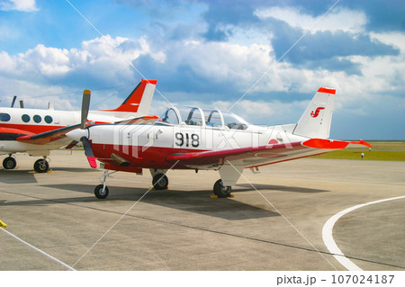 展示される航空自衛隊の練習機 T-7 107024187
