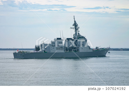 出航する海上自衛隊のイージス護衛艦 出航する海上自衛隊のイージス護衛艦 107024192