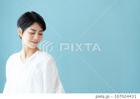 女性のポートレート 女性のポートレート 107024431