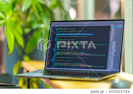 ホームページ制作　HTML　CSS　夜のラウンジ 107025193