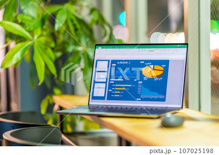 総務　経理　事務職　営業事務　一般事務　マネジメントダッシュボード　夜のラウンジ 107025198