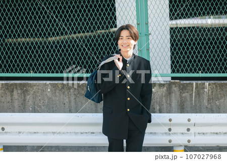 高校生　通学路 107027968