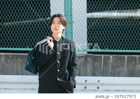 高校生　通学路 107027971