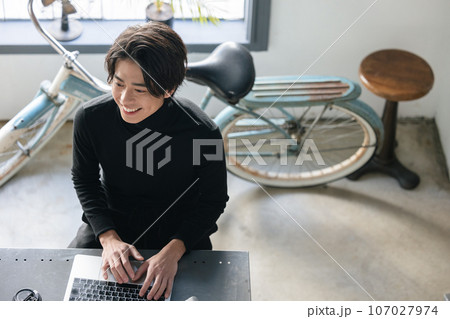 ビジネスパーソン 107027974