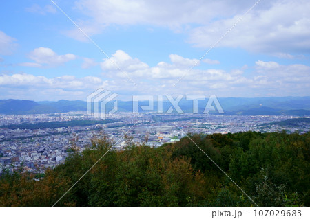 京都・将軍塚青龍殿・大舞台から見た京都市内北部方面 京都・将軍塚青龍殿・大舞台から見た京都市内北部方面 107029683