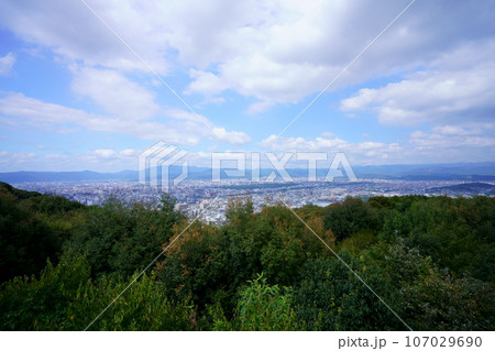 京都・将軍塚青龍殿・大舞台から見た京都市内北部方面 京都・将軍塚青龍殿・大舞台から見た京都市内北部方面 107029690