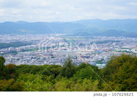 京都・将軍塚青龍殿から鴨川デルタ方面 京都・将軍塚青龍殿から鴨川デルタ方面 107029825