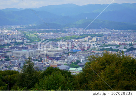 京都・将軍塚青龍殿から下賀茂・上賀茂神社方面 京都・将軍塚青龍殿から下賀茂・上賀茂神社方面 107029838
