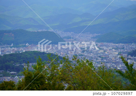 京都・将軍塚青龍殿から宝ヶ池・岩倉方面 京都・将軍塚青龍殿から宝ヶ池・岩倉方面 107029897