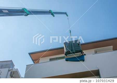 ピアノの搬入作業 ピアノの搬入作業 107031429