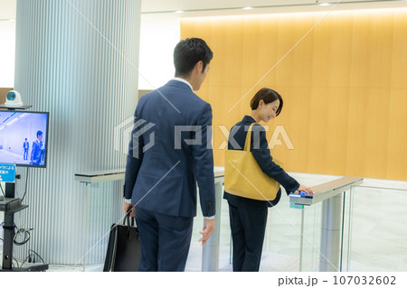 ビジネスシーン ビジネスシーン 107032602