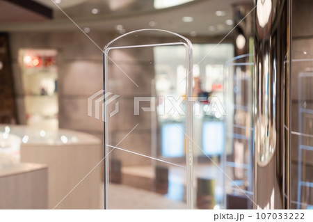 店頭のセキュリティーシステム 107033222