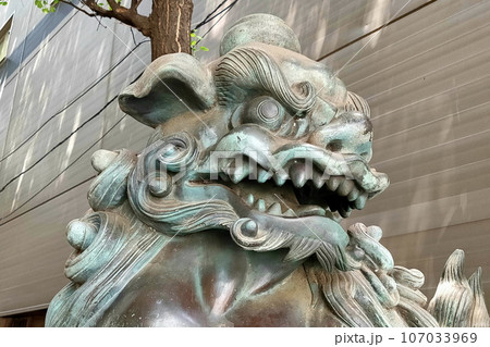 花園神社の南口の狛犬【東京都新宿区】 花園神社の南口の狛犬【東京都新宿区】 107033969