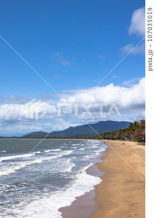 砂浜と青い海 砂浜と青い海 107035019