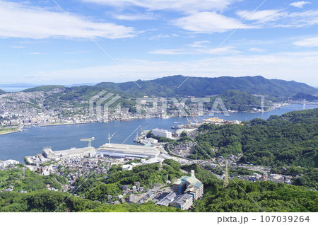 長崎県　稲佐山から夏の眺望　昼の絶景　2023-08-02 107039264