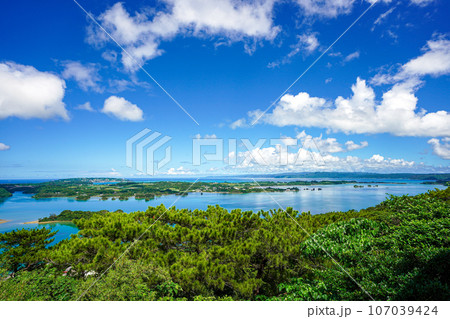 沖縄県 嵐山展望台からの景色 沖縄県 嵐山展望台からの景色 107039424