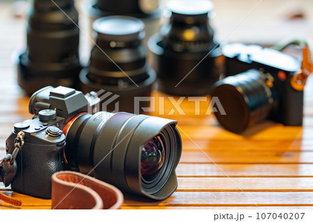 【カメラ】ミラーレス一眼と交換レンズ【フォトグラファー】 107040207