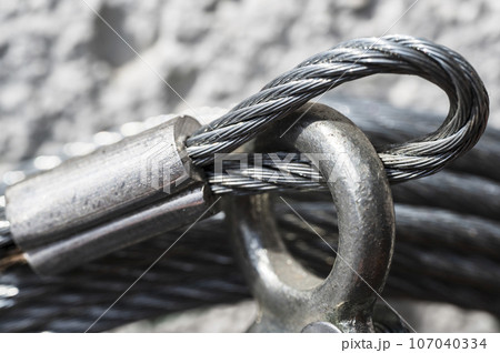 Metallic wire and hook details Metallic wire and hook details 107040334