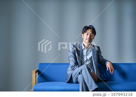 男性　ビジネス 107043218