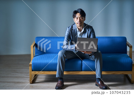 男性　ビジネス 107043235